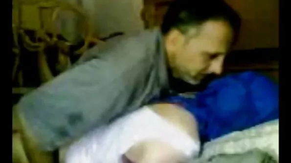 П'яна матуся забувши про сором порно мама з дочкою насолоджується міцним членом сина.