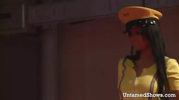 Тендітна донька секс мами і дочки в панчохах відсмоктала татові і подарувала ранковий секс, що бадьорить