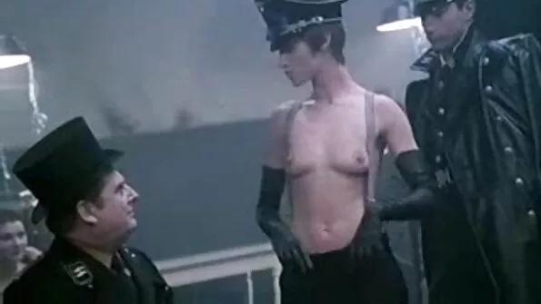 Азіатська сестра mat porno залізла на брата від нудьги під час карантину