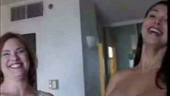Старший син трахкає маму після розлучення з черговим чоловіком. порно мама з дочкою