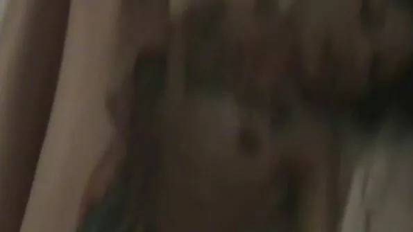 П'яна російська дочка sex video porno mama відсмоктує своєму батькові і трахкає з ним.