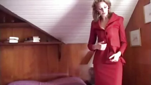 Сестра відсмоктала сплячого брата і з'їла sexa mama його сперму.