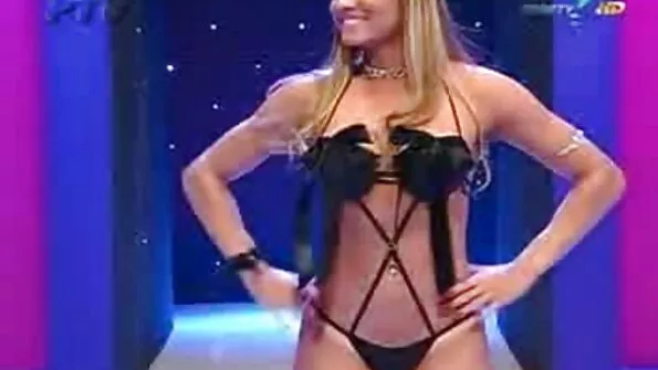 Син гарно трахкає в пизду мамку з надувними online porno mama диньками.